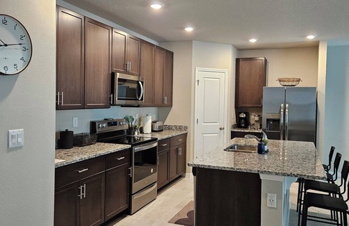 Plant City House | Beautiful, clean, NEW BUILD 4 bedroom home w/pond view near Tampa/Orlando