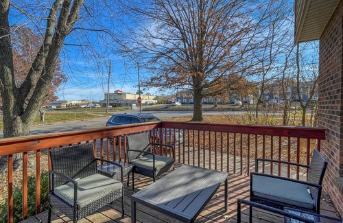 Clive Apartment | Beautiful Clive 3BR Duplex w/Fireplace