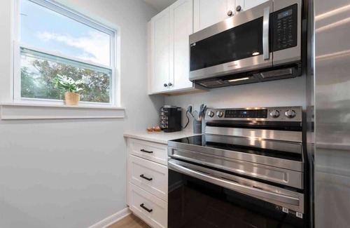Neptune Beach Apartment | Beautiful coastal condo - walk to the beach!