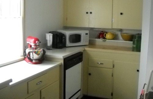 Delta House | Beautiful & Comfortable Private Room in Lovely Neighbourhood with All Amenities
