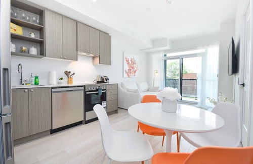 Downsview Condo | Beautiful Condo 2 Bed 2 Bath Close to All Highways