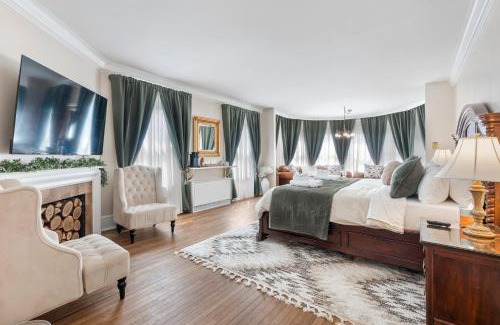 Geneva Apartment | Beautiful Condo - King Bed - Free Waffle Breakfast
