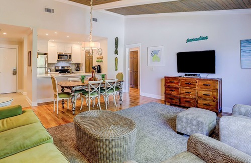 Isle of Palms Condo | Beautiful condo with beach access, pool, central AC, balcony, & W/D