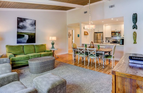 Isle of Palms Condo | Beautiful condo with beach access, pool, central AC, balcony, & W/D