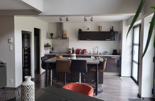 Villalbe House | BEAUTIFUL CONTEMPORARY HOUSE WITH SWIMMING POOL IN A QUIET LOCATION