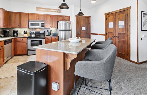 Snowshoe Apartment | Beautiful Corner Unit Wraparound Balcony Underground Parking