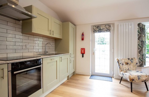 Truro House | Beautiful Cottage nr Perranporth, Private Parking
