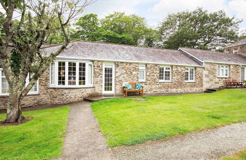 Truro House | Beautiful Cottage nr Perranporth, Private Parking