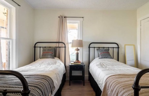 Cayuga House | Beautiful Cottage 3 bed Sleeps 6 Near Canton Trade Days Fishing Venues