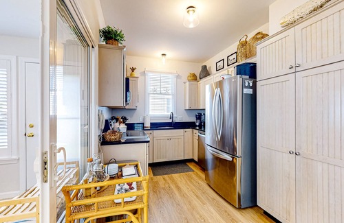 Summer Village Cottage | Beautiful Cottage at Summer Village with pool, hot tub, pickleball & game room