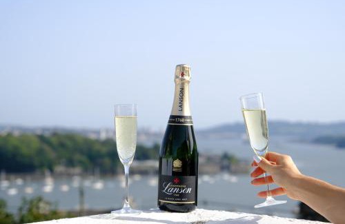 Saltash House | Beautiful Cottage with Sea Views Cornwall