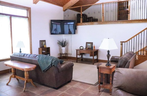 Hadley House | Beautiful country estate perfect for small weddings, retreats & large families!