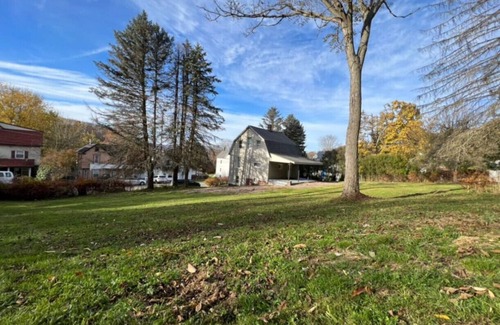 Conemaugh Township House | Beautiful Country Home: 7 Beds, Sleeps 9