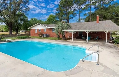 Lumberton House | Beautiful country house, huge pool, sapcious living room with privacy doors.