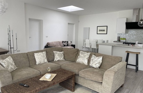 Abingdon House | Beautiful Country Retreat with Hot Tub close to Oxford