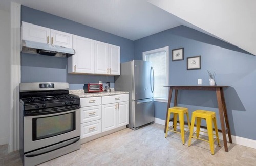 Federal Hill Apartment | Beautiful & Cozy Apt For Your Group ★ Hosts 6 People | Near Downtown & Fed. Hill