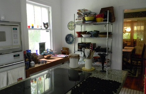 East Little Havana House | Beautiful Cozy Bedroom In Great B&B Historic Home ~ Close To The City Center