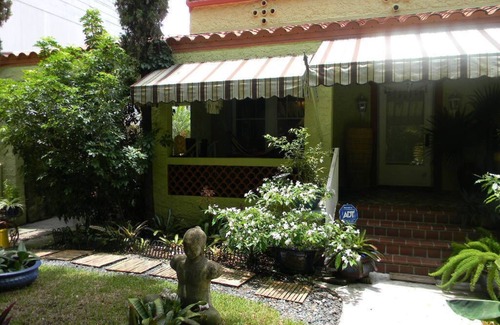East Little Havana House | Beautiful Cozy Bedroom In Great B&B Historic Home ~ Close To The City Center