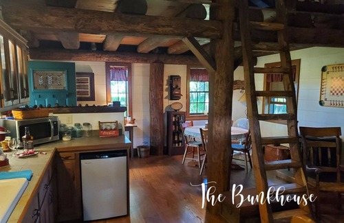 Wyatt House | Beautiful Cozy Cabin in the Country