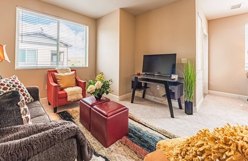 Northeast Colorado Springs Apartment | Beautiful Cozy Mountain view sanitize & disinfect!!!