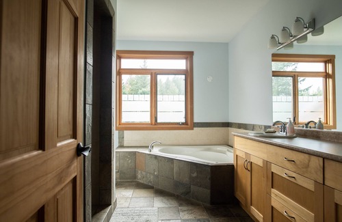 Mount Currie House | Beautiful custom artisan home on 3 acres