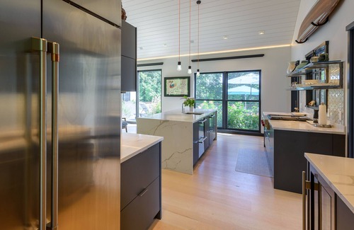Oak Bluffs House | BEAUTIFUL CUSTOM BUILT HOUSE WITH A POOL AND HOT TUB!