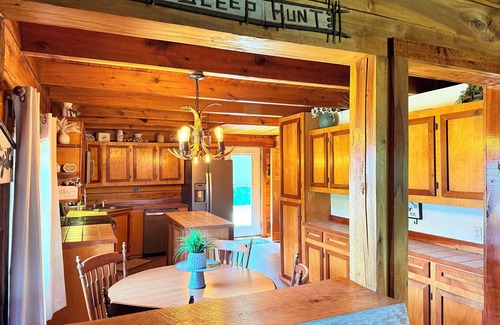 Hardin County Cabin | Beautiful custom built cabin near Garden of the Gods