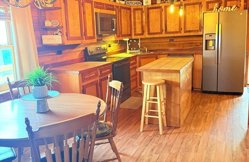 Hardin County Cabin | Beautiful custom built cabin near Garden of the Gods