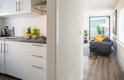 Helmersbuurt Boat Rental | Beautiful decorated Houseboat-Apartment