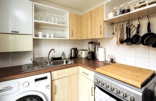 Harrow Road Apartment | Beautiful Designer Flat in Maida Vale, Sleeps 4