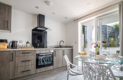 Colwyn Bay Apartment | Beautiful, dog Friendly, Woodlands, Beaches, Patio, Next to zoo