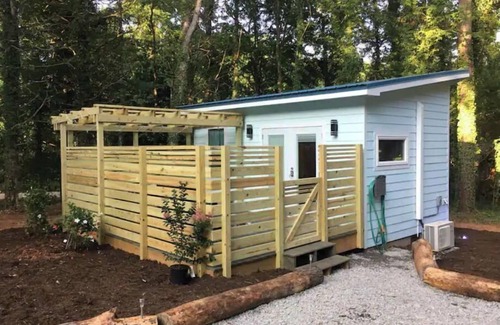 Warrenton Apartment | Beautiful Dog Friendly Tiny Home!