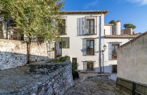 San Ildefonso House | Beautiful Duplex-City Center. Parking by the house