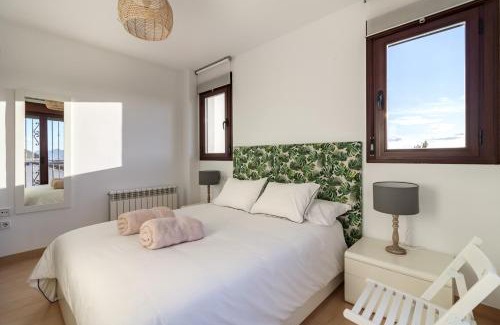 San Ildefonso House | Beautiful Duplex-City Center. Parking by the house
