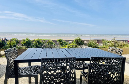 Cabourg Apartment | Beautiful duplex facing the sea, close to the Grand Hotel