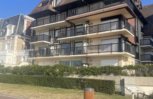 Cabourg Apartment | Beautiful duplex facing the sea, close to the Grand Hotel