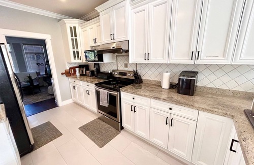 Port Coquitlam House | Beautiful Executive modern home. Pet ok at no fee. No parties or large events