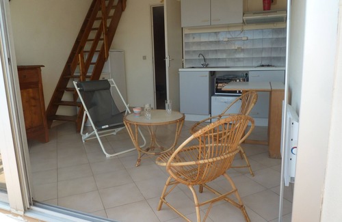 Palavas-les-Flots Apartment | Beautiful F2 with terrace and swimming pool -300 m from the sea and leisure, quiet.