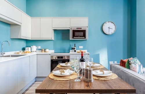 West Cliff Apartment | Beautiful Family Apt w/Free Gym & Parking