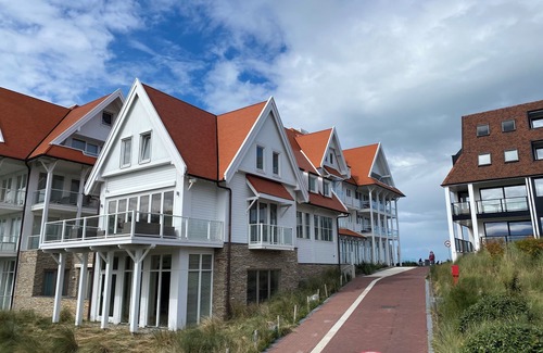 Cadzand-Bad House | Beautiful family beach house on the dunes with swimming pool