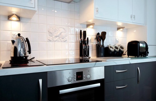 Portland House | Beautiful, family friendly Cottage with sea views of Chesil Beach