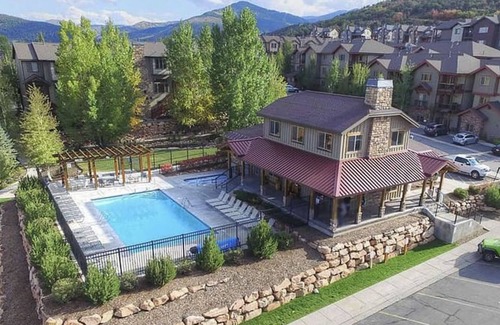 Bear Hollow Village House | Beautiful, Family-Friendly Home, 3 miles to Canyons Village