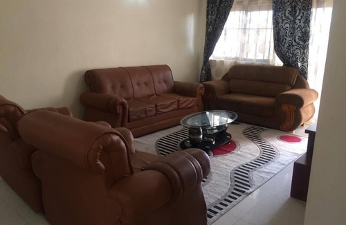 Kireka House | Beautiful family home with spacious garden for rentals, close to the Golf course