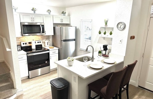 Venetian Bay Villages Condo | BEAUTIFUL FAMILY-SIZED TOWNHOME IN A VACATION RESORT NEAR DISNEY/ORLANDO