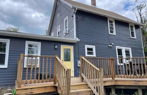 Greenfield Park House | Beautiful Farmhouse, 6 bedrm, pond, woods, firepit