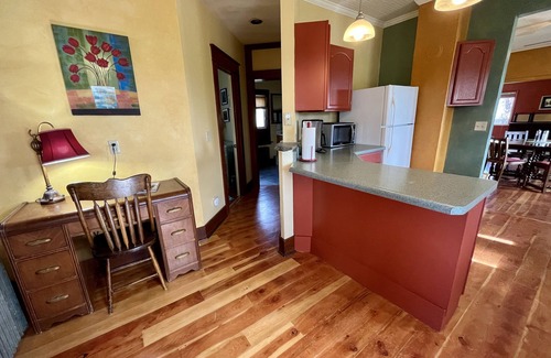 Lazear House | Beautiful Farmhouse- Sleeps up to 7.
