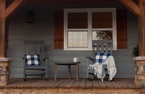 Smithville Cabin | Beautiful Farmhouse North of Broken Bow! 74 private acres-Stocked Pond!