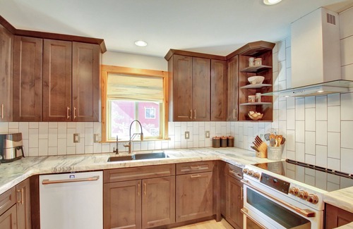 Palmer Lake House | Beautiful Forest Getaway At Historic Pinecrest!