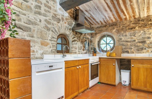 Flassans-sur-Issole House | Beautiful private villa for 8 guests with private pool, WIFI, TV, terrace, pets allowed and park.