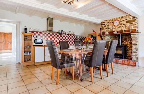 Cote Ouest Centre Manche Villa | Beautiful apartment in villa for 6 people with WIFI, TV, terrace, pets allowed and parking